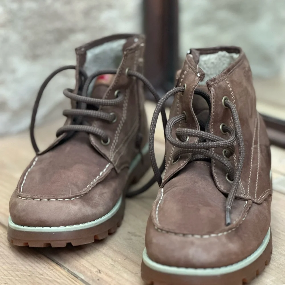 Kids camper boots. Size 4 / eu 35.  stylish classy. Comfey. - Picture 3 of 6